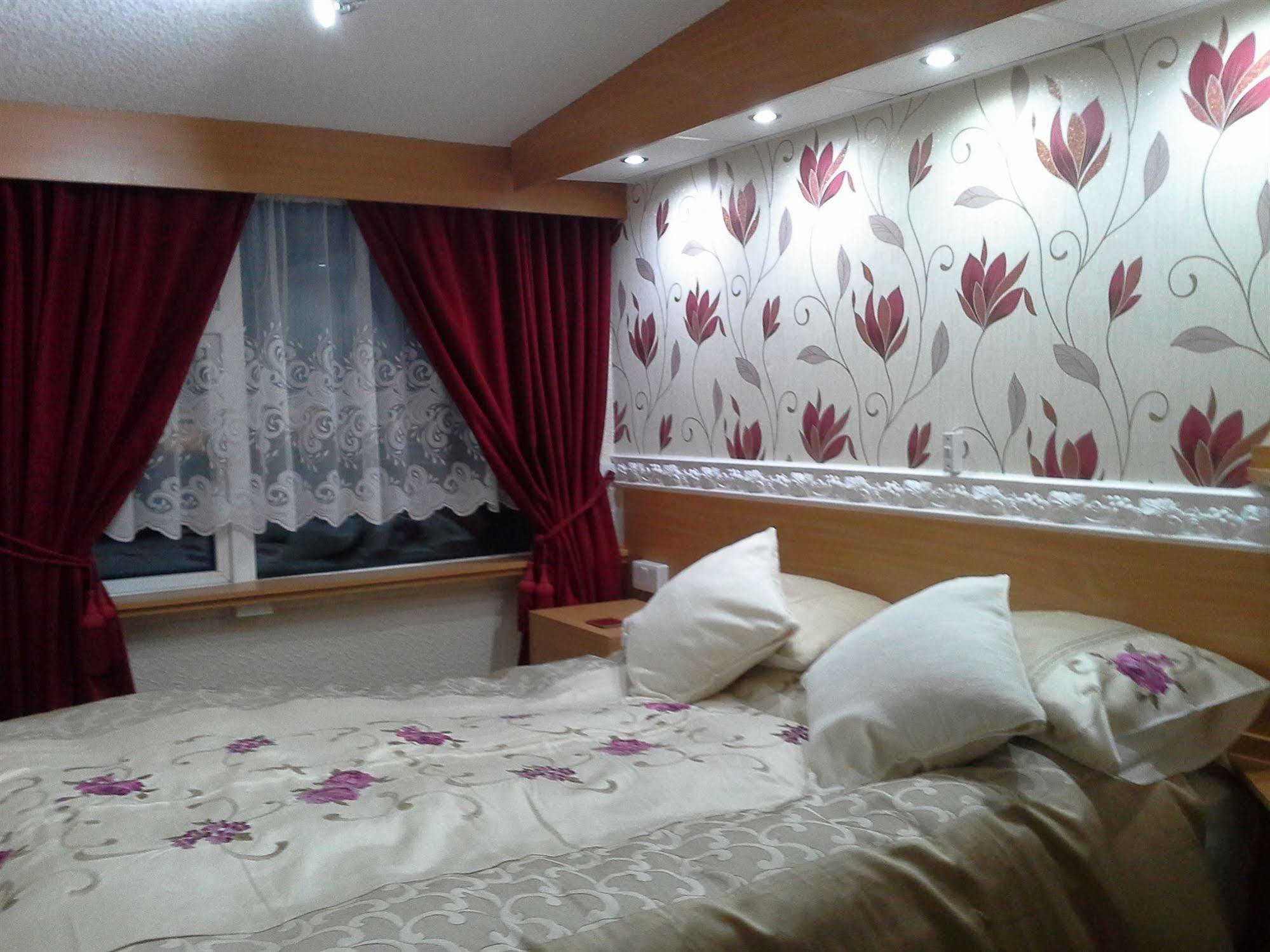 The Golden Sands B&B Блекпул Екстериор снимка