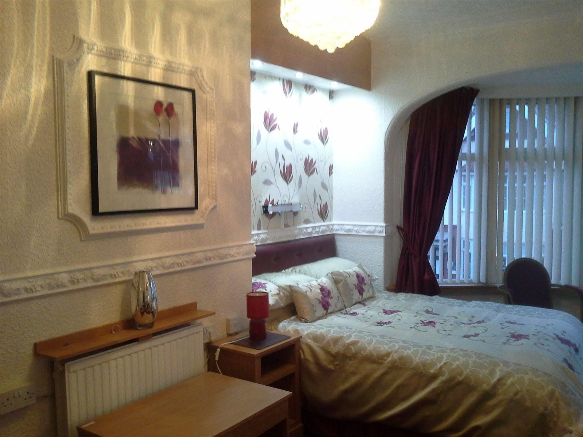The Golden Sands B&B Блекпул Екстериор снимка