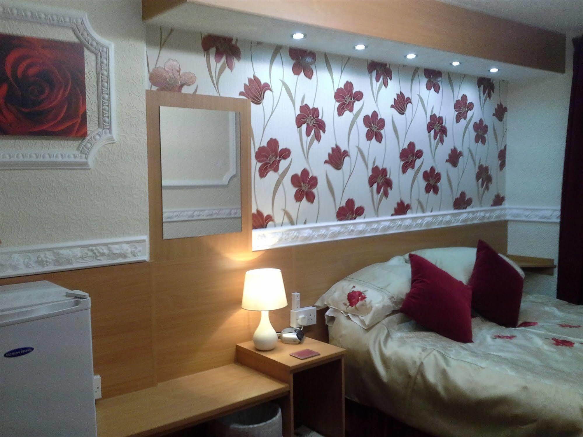The Golden Sands B&B Блекпул Екстериор снимка